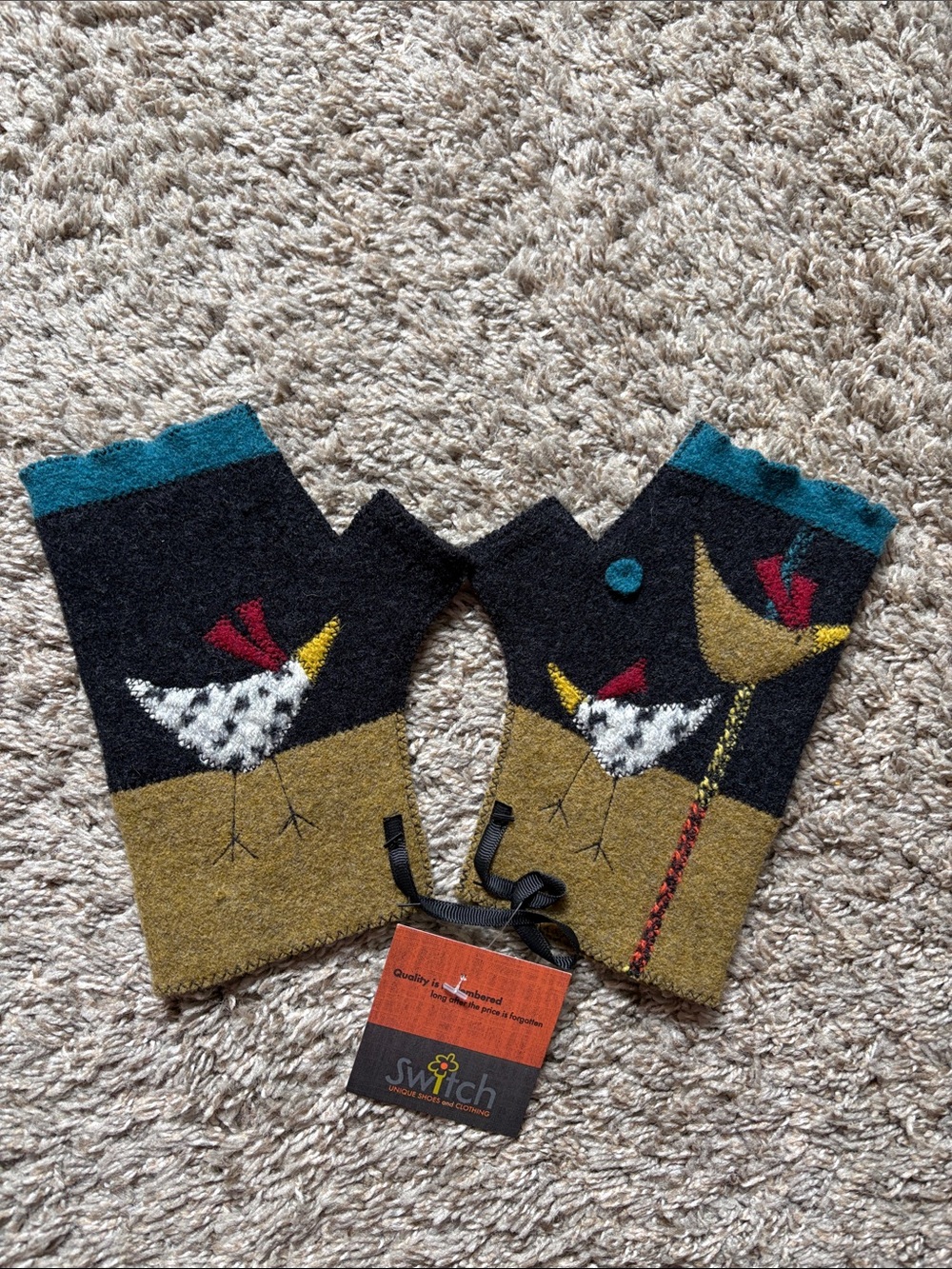 Free Range Fingerless Gloves in Black & Mustard